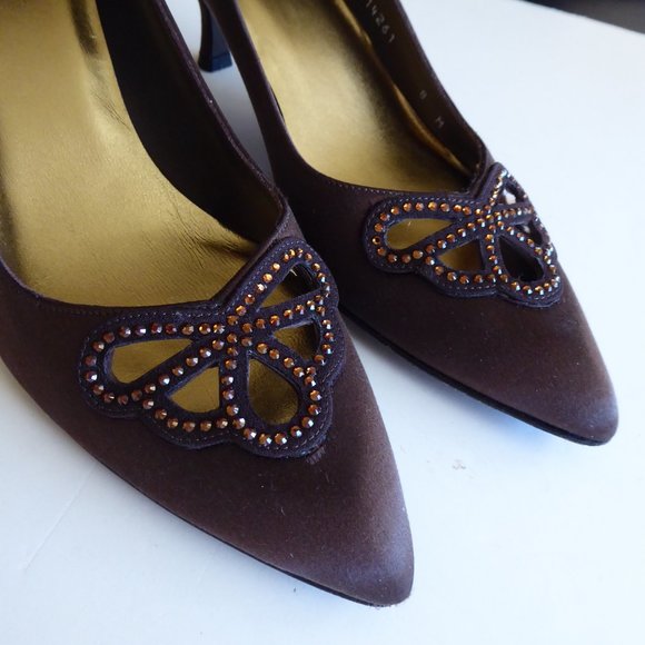 Stuart Weitzman Kitten Heel Brown Fabric Cut Out Beaded Design Pump US Size 8 - Picture 1 of 12